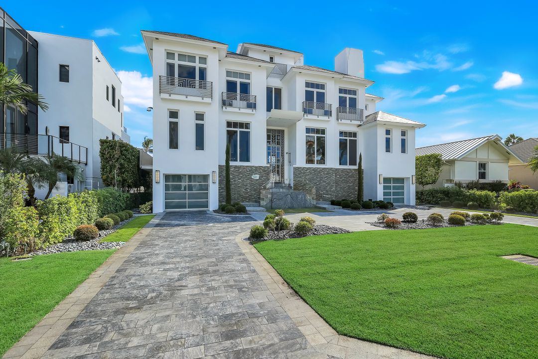 260 Channel Dr, Naples, FL 34108