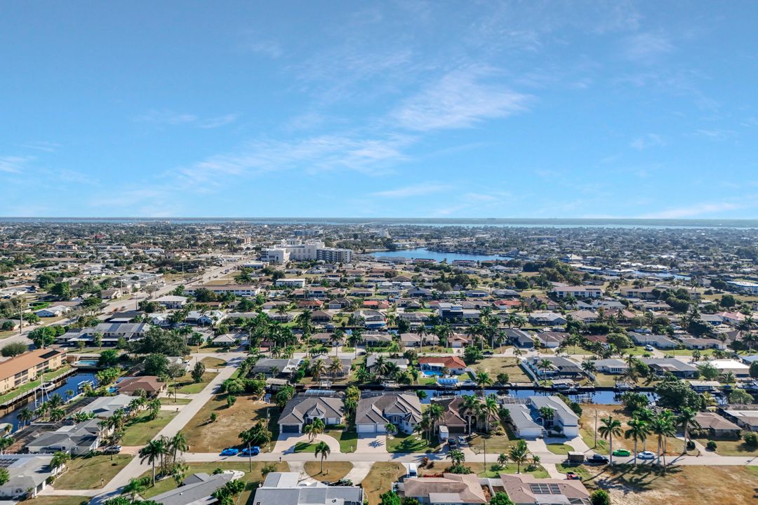 4909 Seville Ct, Cape Coral, FL 33904