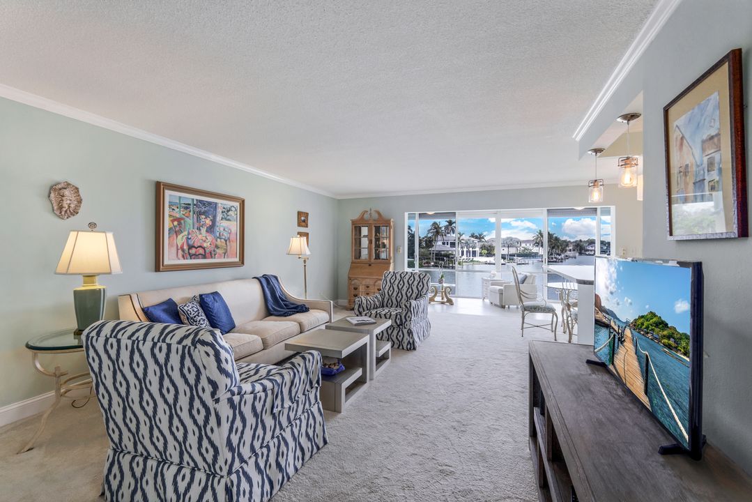 1910 Gulf Shore Blvd N #207, Naples, FL 34102