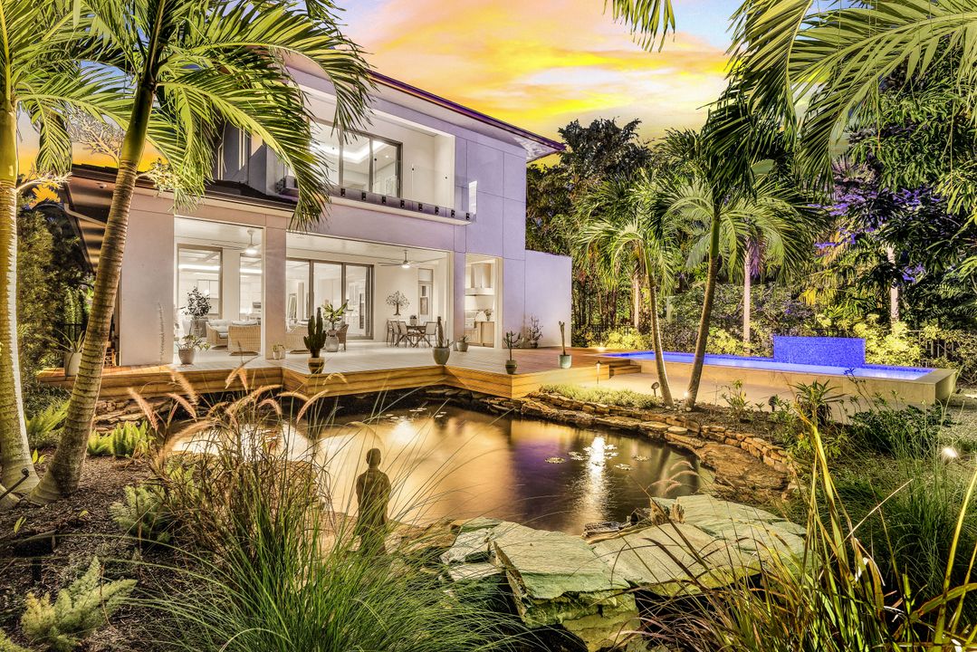 355 7th Ave S, Naples, FL 34102