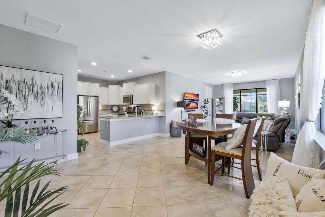 7659 Jacaranda Ln, Naples, FL 34114