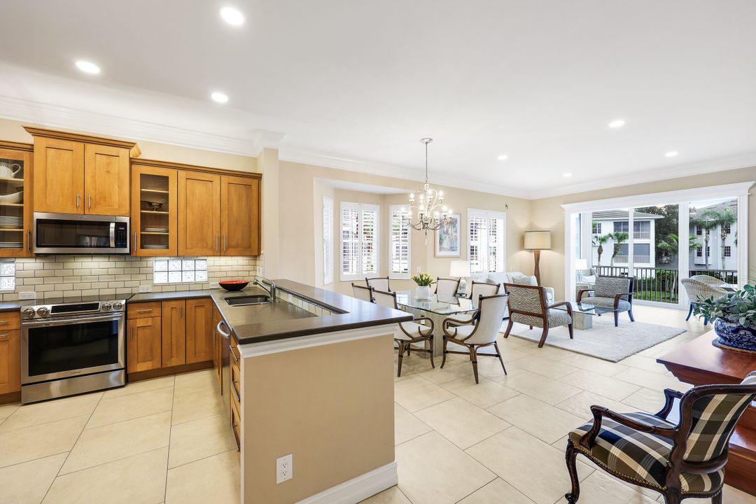 805 Bentwater Cir #101, Naples, FL 34108