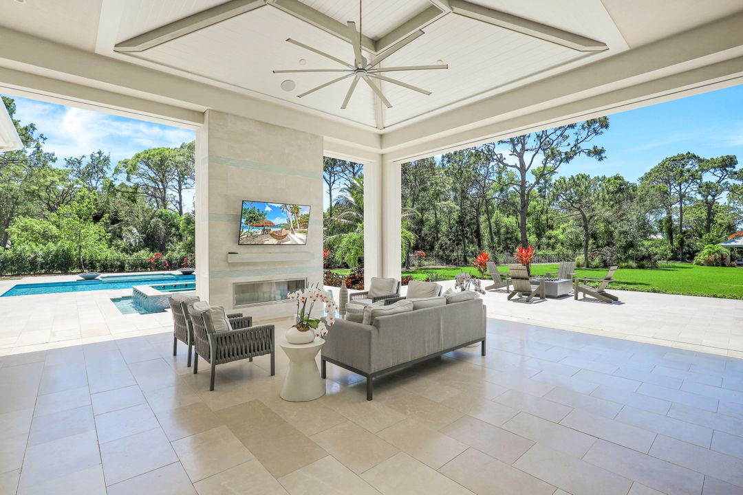 125 Caribbean Rd, Naples, FL 34108