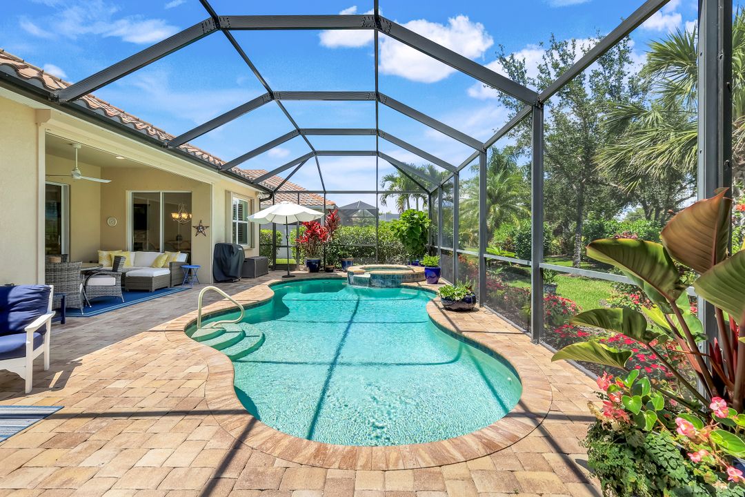9578 Coquina Cir, Naples, FL 34120