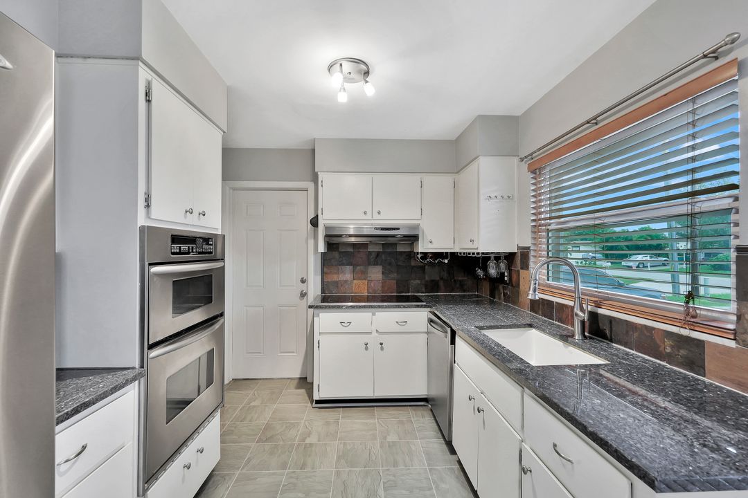 2201 41st Terrace SW, Naples, FL 34116