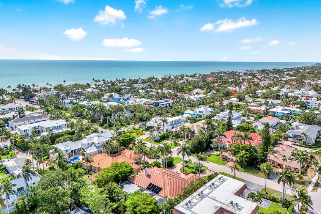 258 9th Ave S, Naples, FL 34102