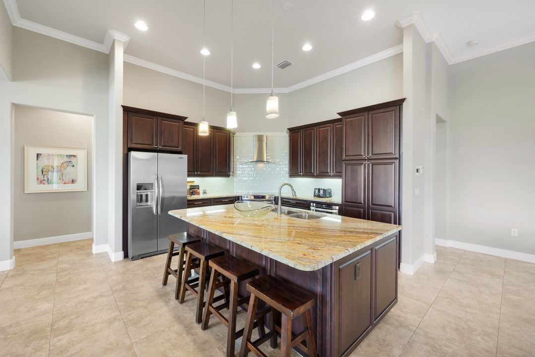11899 King James Ct, Cape Coral, FL 33991