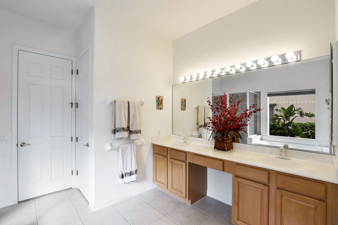 9956 St Moritz Dr, Miromar Lakes, FL 33913