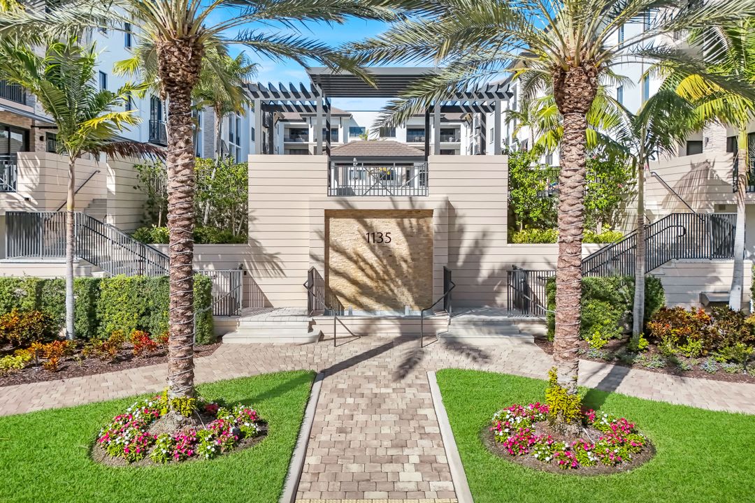 1135 3rd Ave S #209, Naples, FL 34102