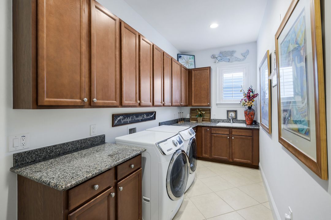6460 Pembroke Wy, Naples, FL 34113