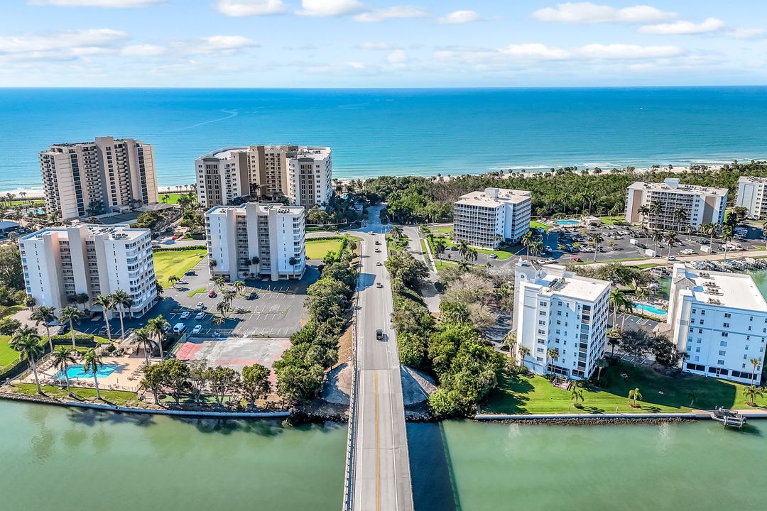 21 Bluebill Ave, Naples, FL 34108