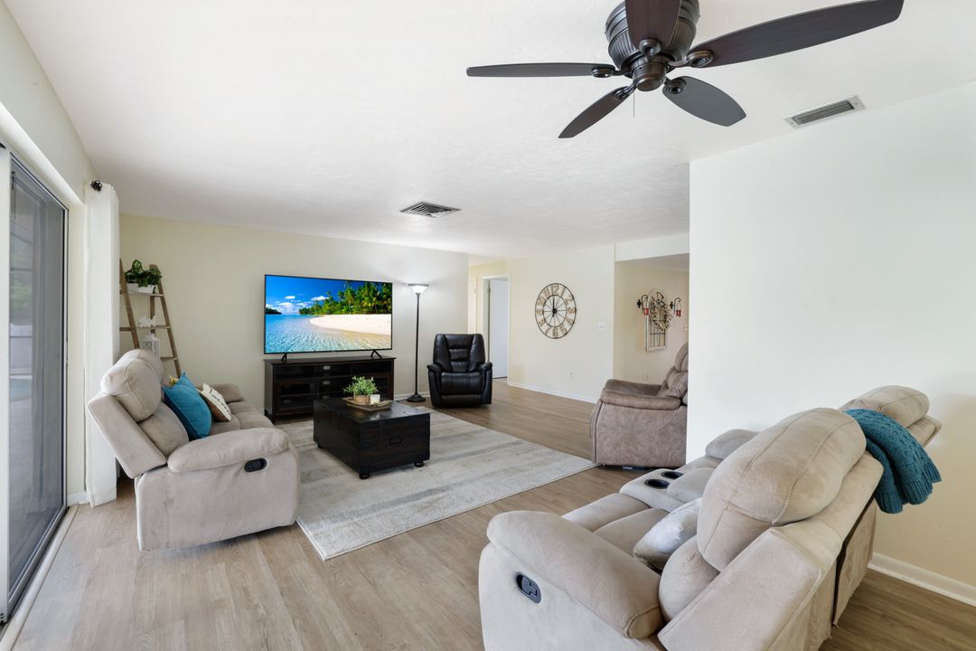 133 Briarcliff Ln, Naples, FL 34113