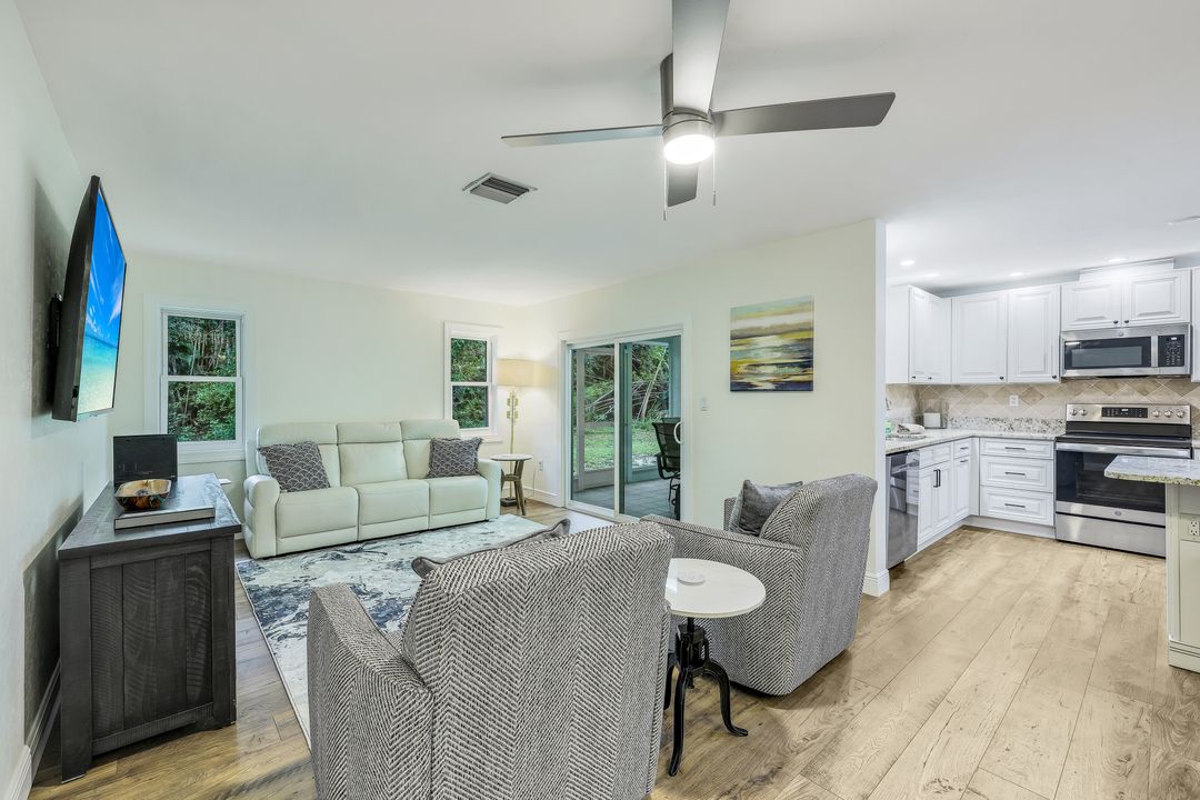 6890 Hendry Creek Dr, Fort Myers, FL 33908