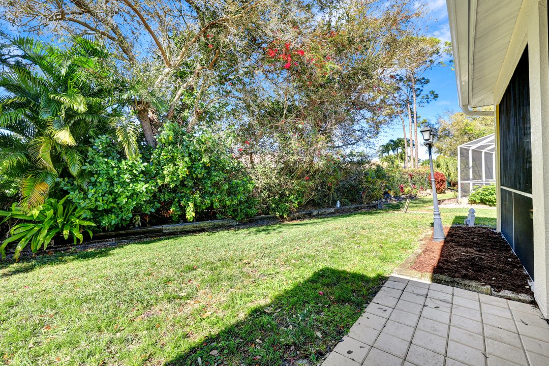 302 Stanhope Cir, Naples, FL 34104