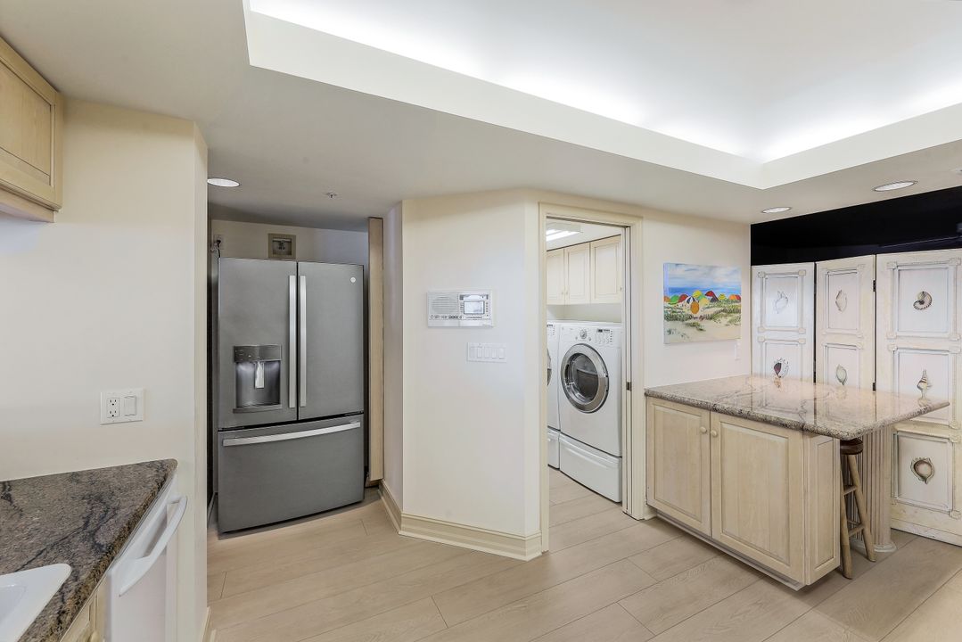 20 Seagate Dr #1102 (PH-2), Naples, FL 34103