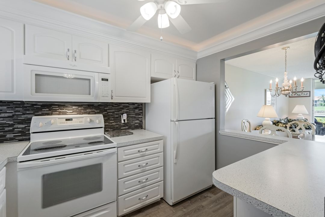 300 Forest Lakes Blvd #104, Naples, FL 34105