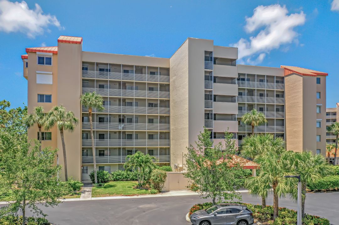 15161 Cedarwood Ln #503, Naples, FL 34110