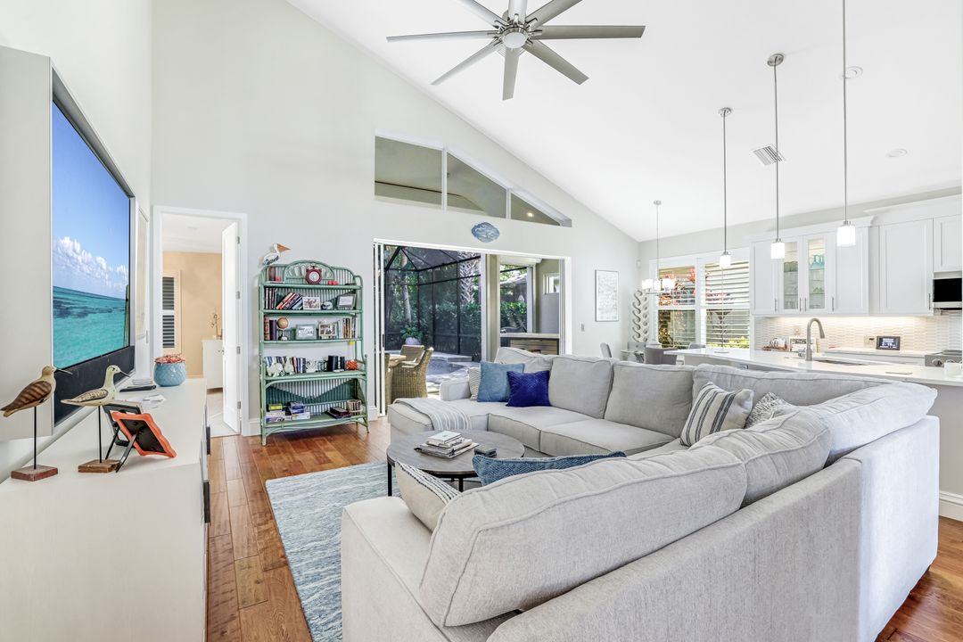 8828 Ventura Way, Naples, FL 34109