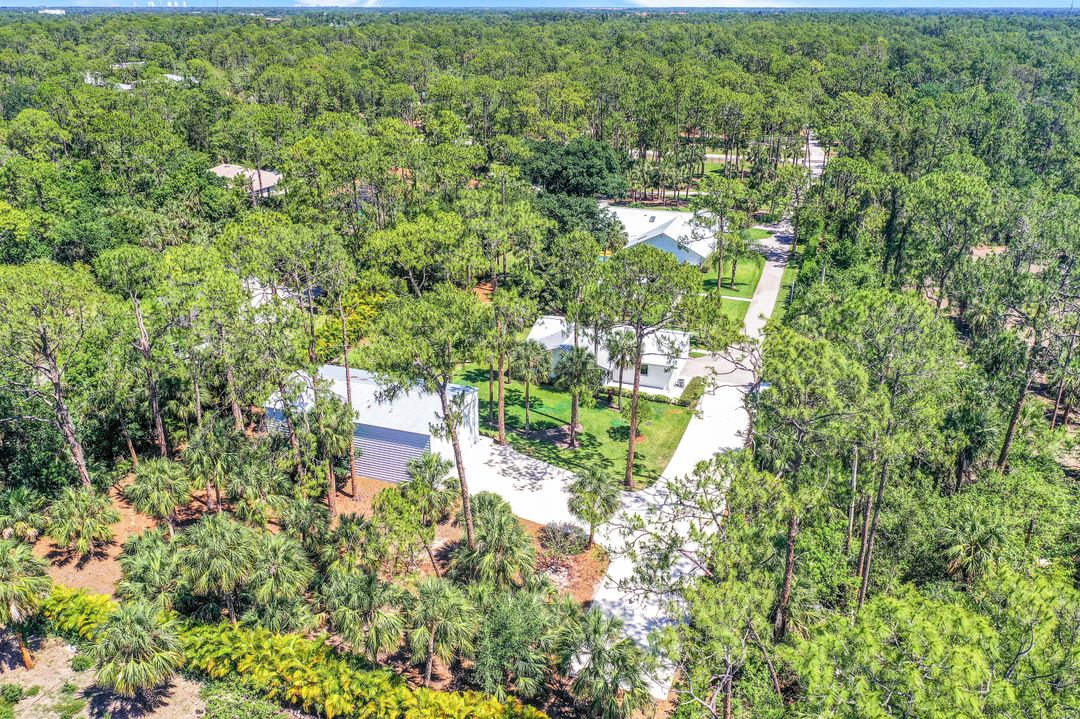 6010 Standing Oaks Ln, Naples, FL 34119