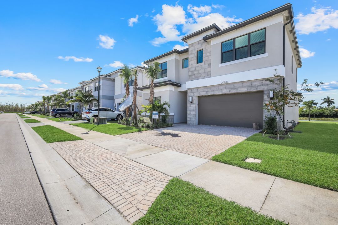 20703 Fair Oak Ln, Estero, FL 33928
