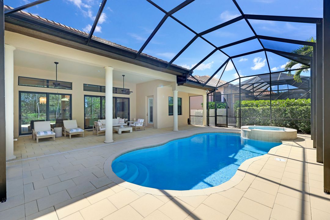7319 Lantana Cir, Naples, FL 34119