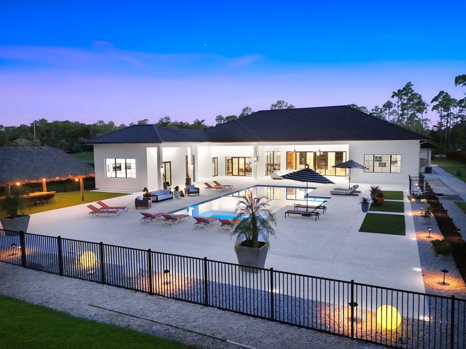6677 Hunters Rd, Naples, FL 34109