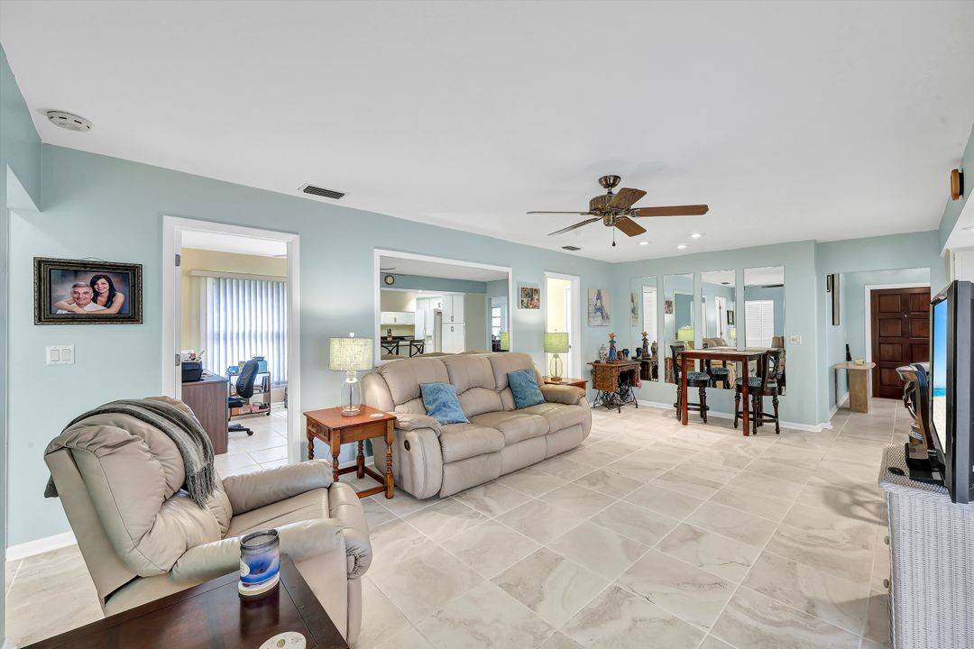 701 SW 52nd St, Cape Coral, FL 33914