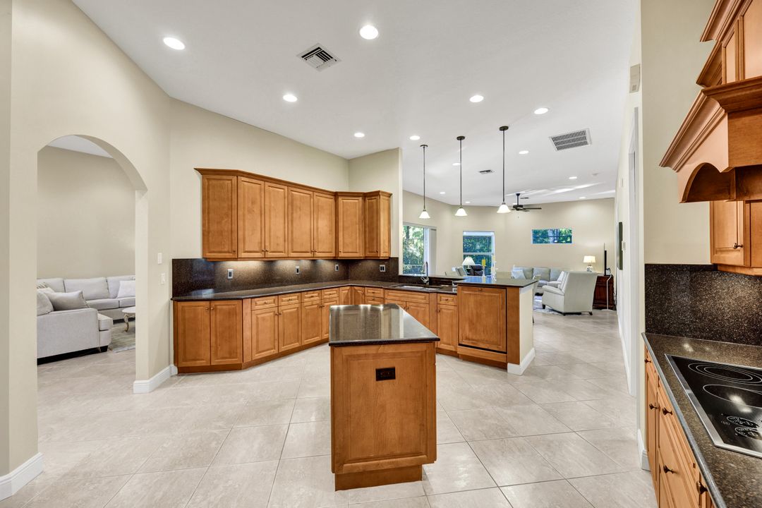 10205 Avonleigh Dr, Bonita Springs, FL 34135