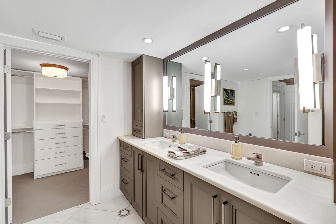 2302 Gulf Shore Blvd N, Naples, FL 34103