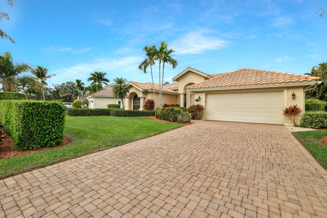 981 Tivoli Ct, Naples, FL 34104