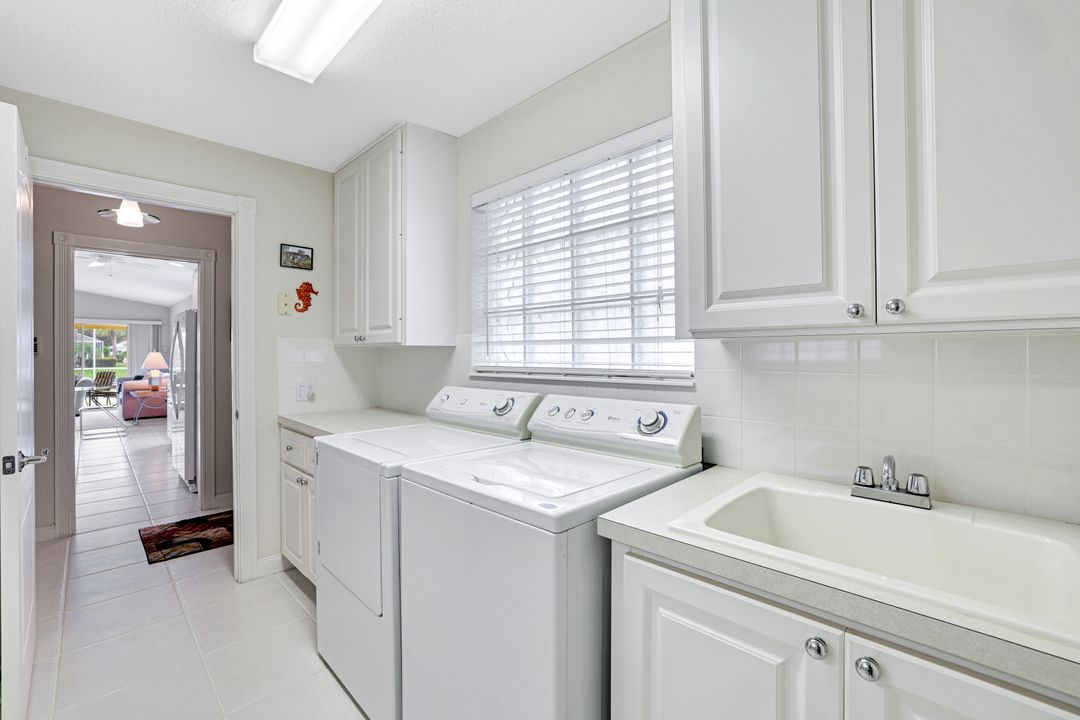 4307 Redonda Ln, Naples, FL 34119