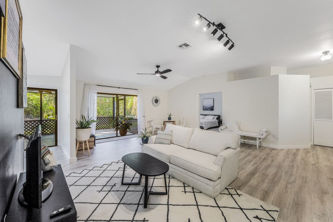 3658 Kent Dr, Naples, FL 34112