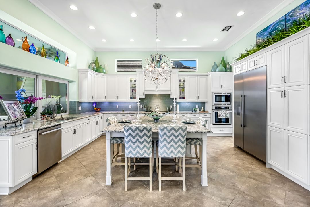 6320 Lyford Isle Dr, Naples, FL 34112