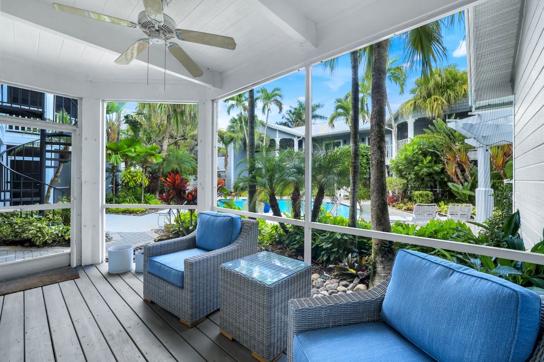 376 3rd St S #102, Naples, FL 34102