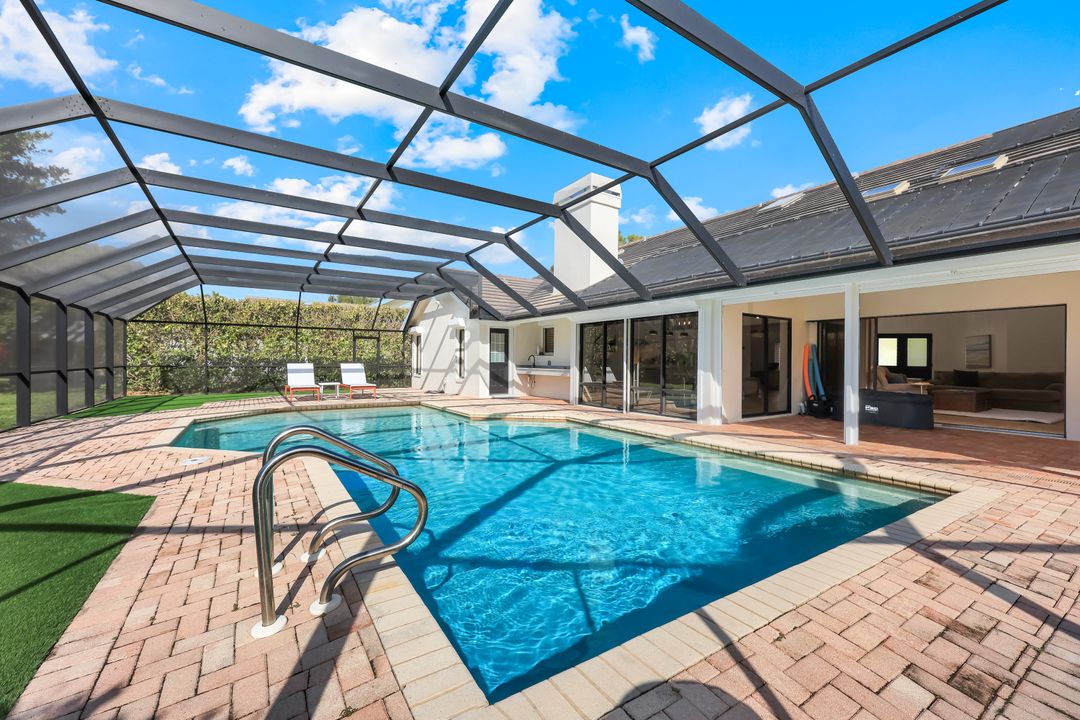 806 Knoll Wood Ct, Naples, FL 34108