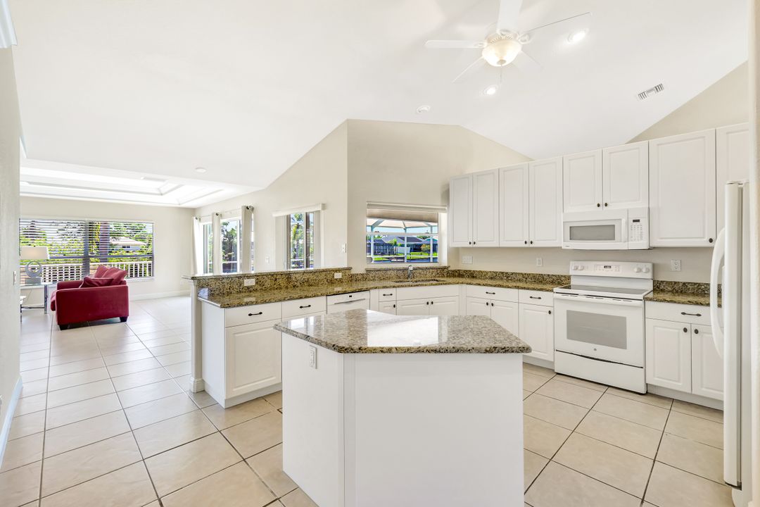 3317 SW 5th Pl, Cape Coral, FL 33914