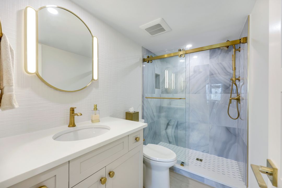 305 Park Shore Dr, Naples, FL 34103