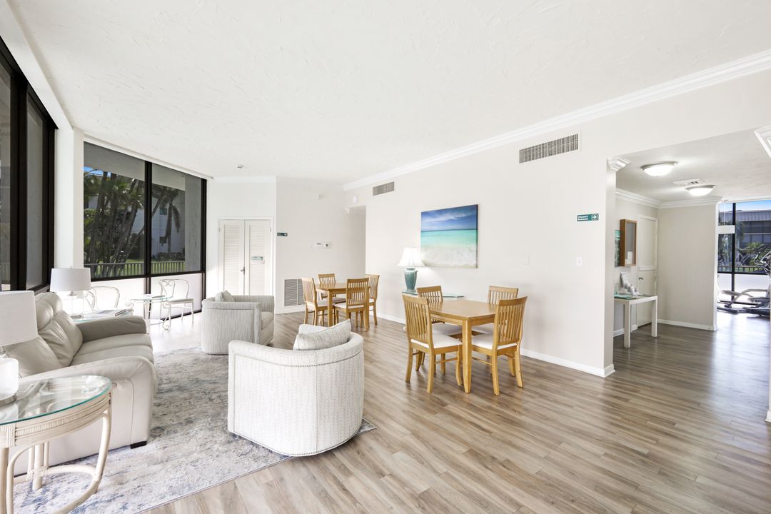 788 Park Shore Dr #E31, Naples, FL 34103