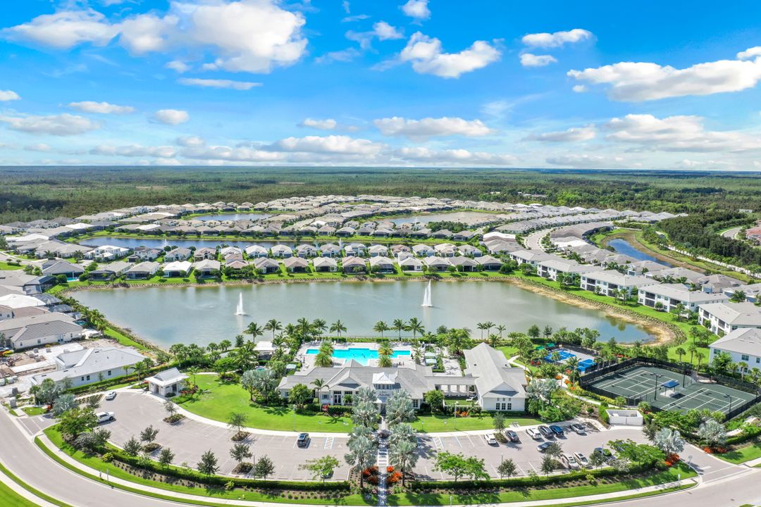 8959 Redonda Dr, Naples, FL 34114