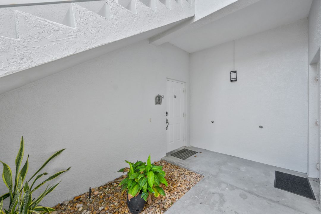 1340 Charleston Square Dr #101, Naples, FL 34110