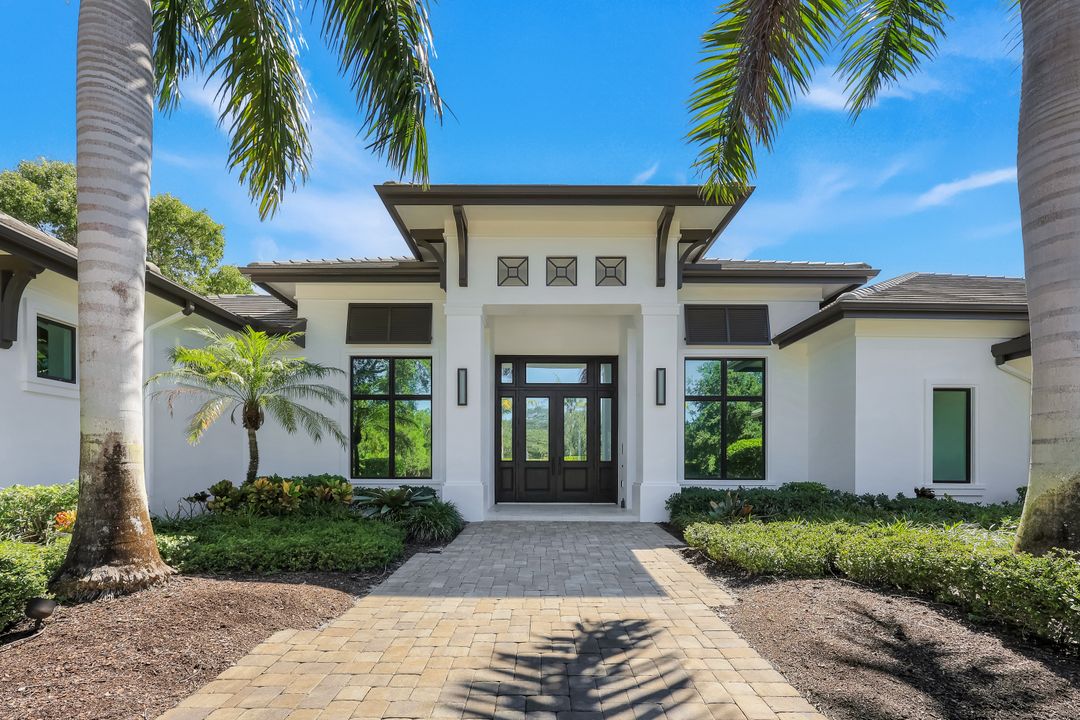 112 Hickory Rd, Naples, FL 34108