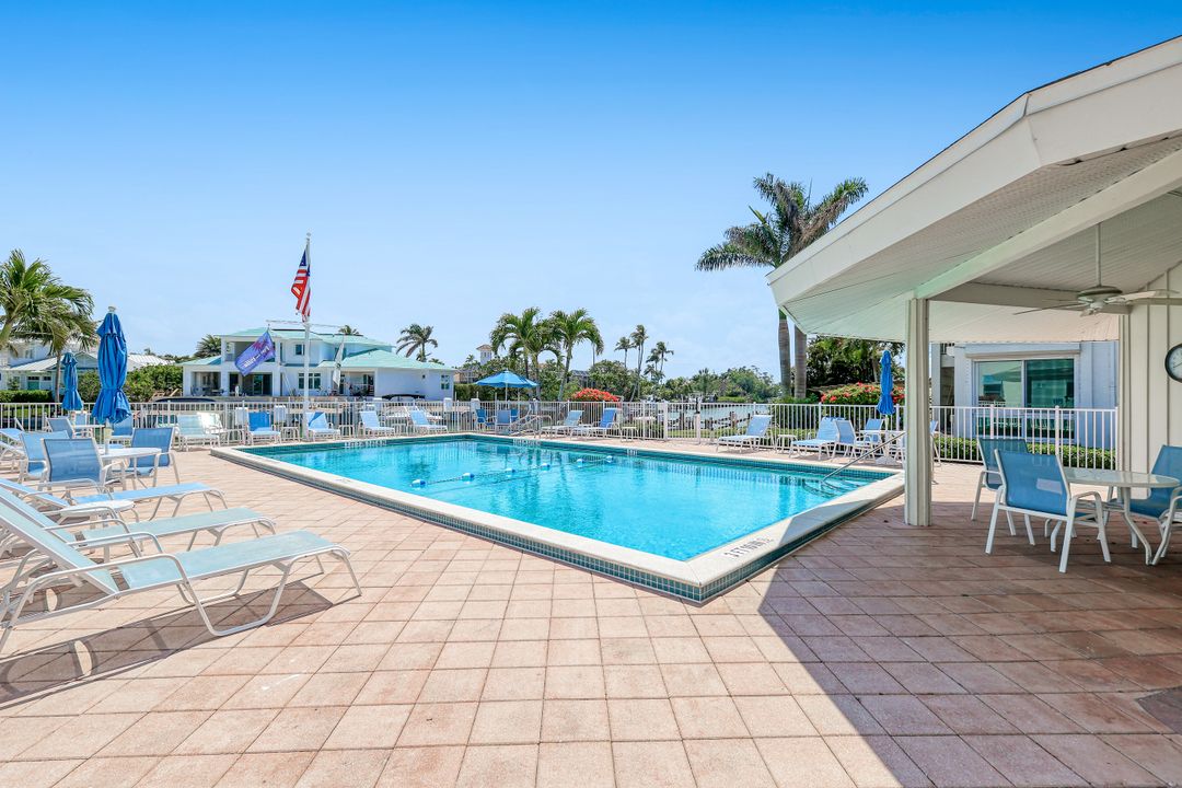 2100 Gulf Shore Blvd N #215, Naples, FL 34102