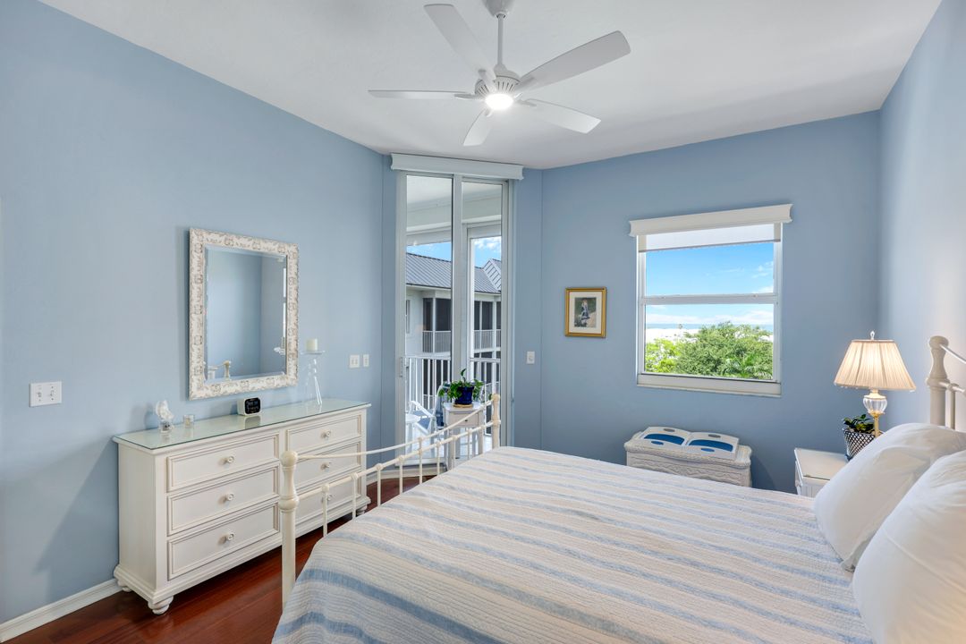 460 Launch Cir #PH06, Naples, FL 34108