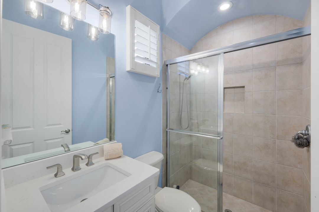 9002 Shenendoah Cir, Naples, FL 34113
