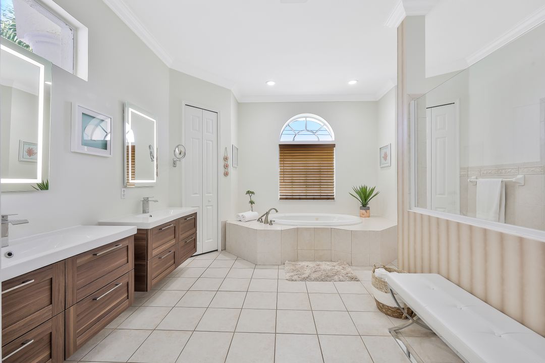 3724 Surfside Blvd, Cape Coral, FL 33914