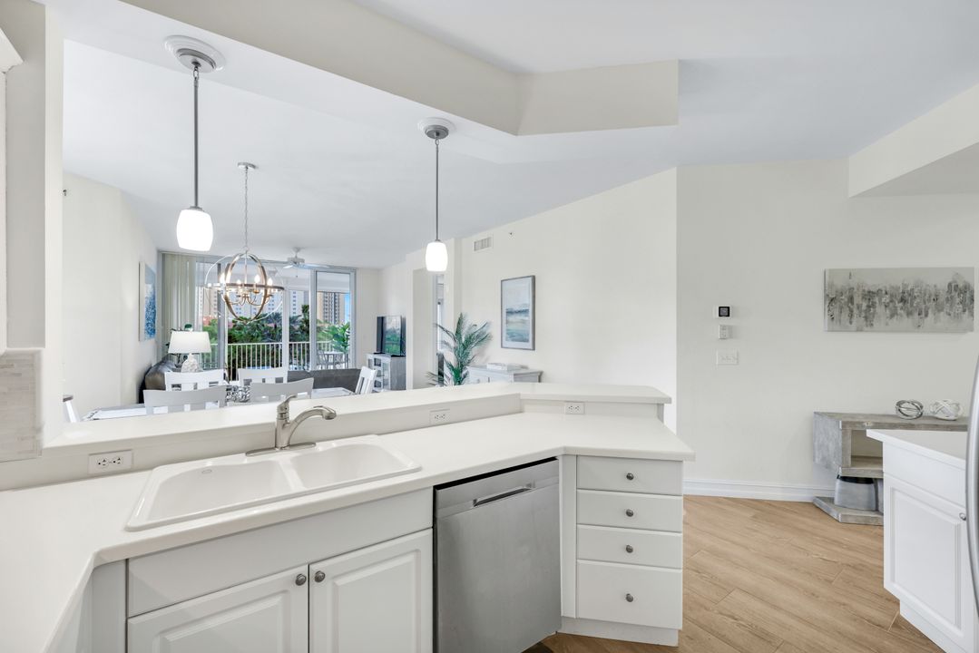 400 Flagship Dr, Naples, FL 34108