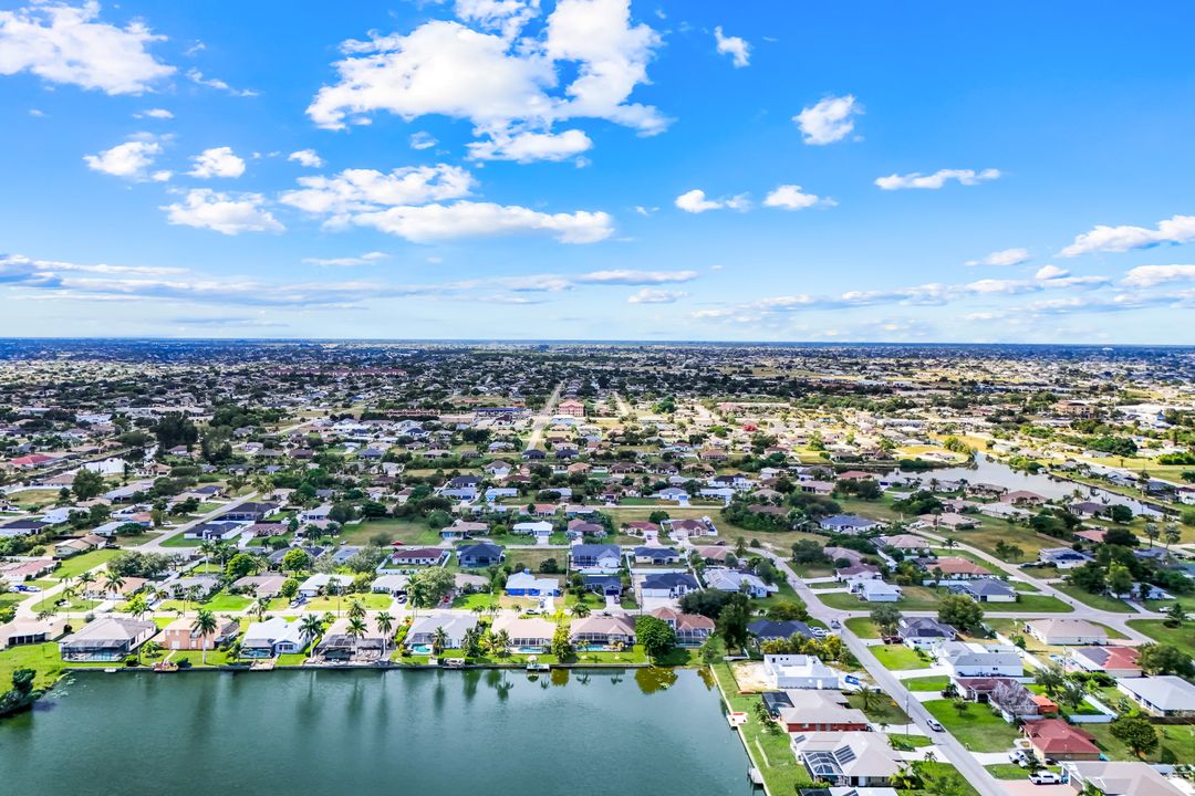 401 NE 19th Pl, Cape Coral, FL 33909
