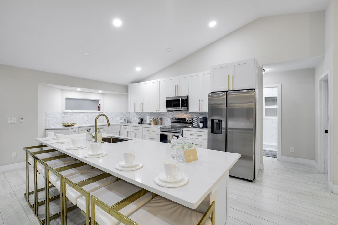 6641 Golden Gate Pkwy, Naples, FL 34105