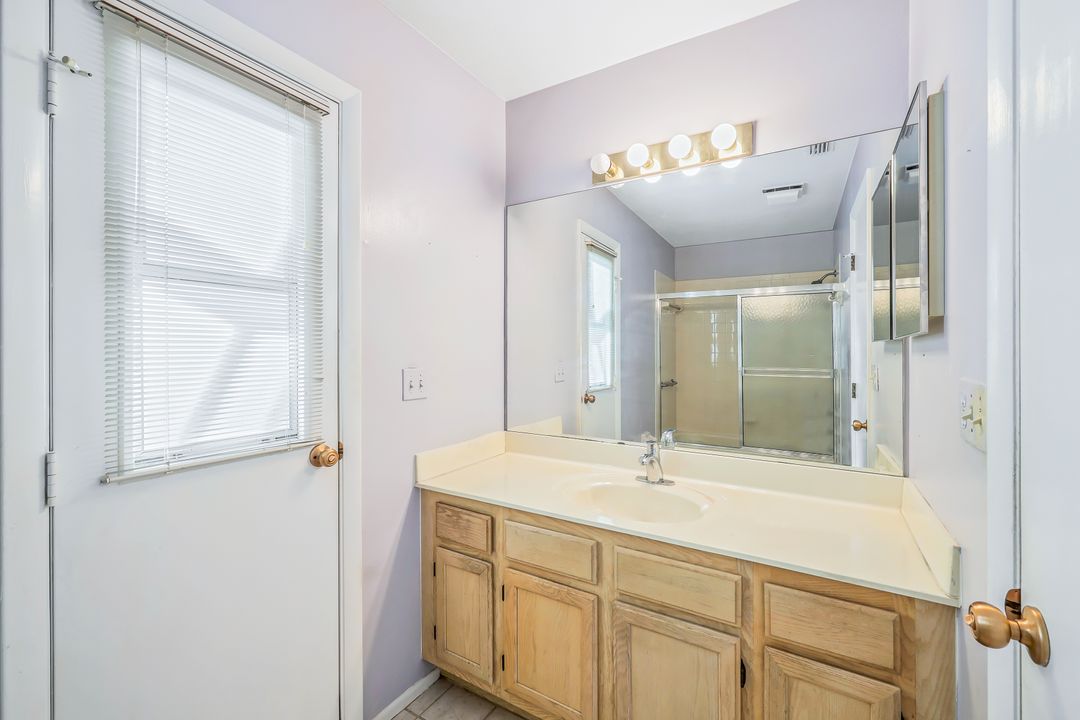 527 SE 37th St, Cape Coral, FL 33904