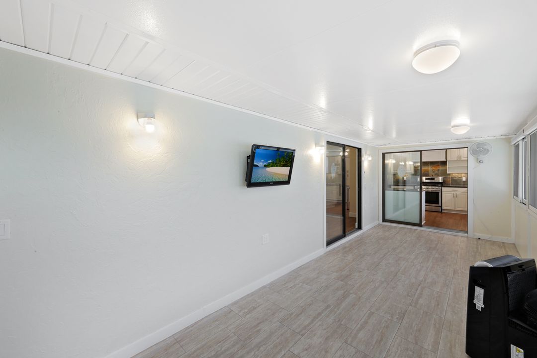 825 93rd Ave N, Naples, FL 34108